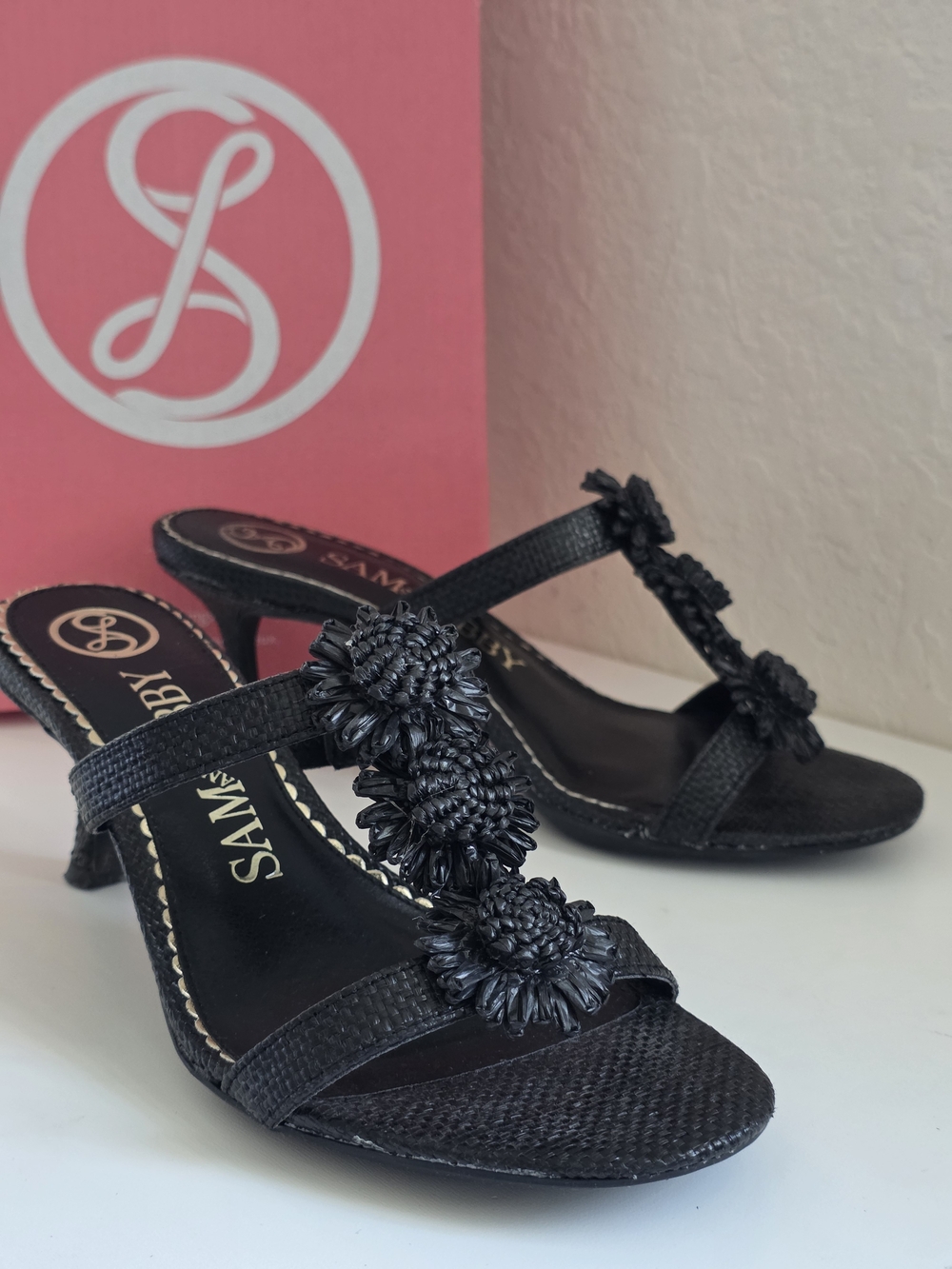 Sam and Libby
Women's Joy Flower Raffia Open Toe Dress Sandals Size 7.5